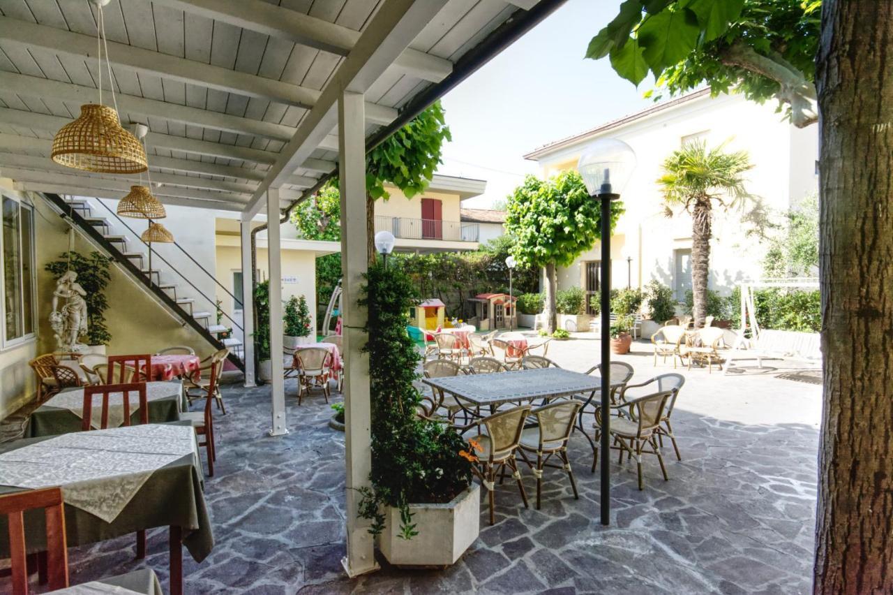 Hotel Pironi San Mauro Mare Exterior photo